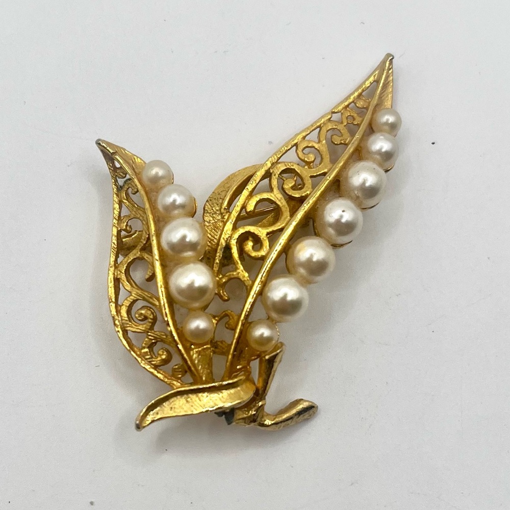 Vintage Gold-Tone Filigree Leaf Brooch with Faux Pearls Costume Jewelry